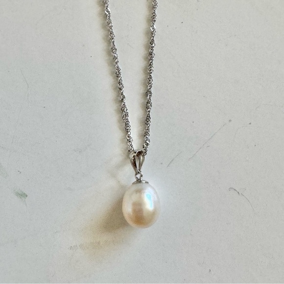 Elegant Sterling Silver 925 Pearl Necklace - Picture 1 of 5
